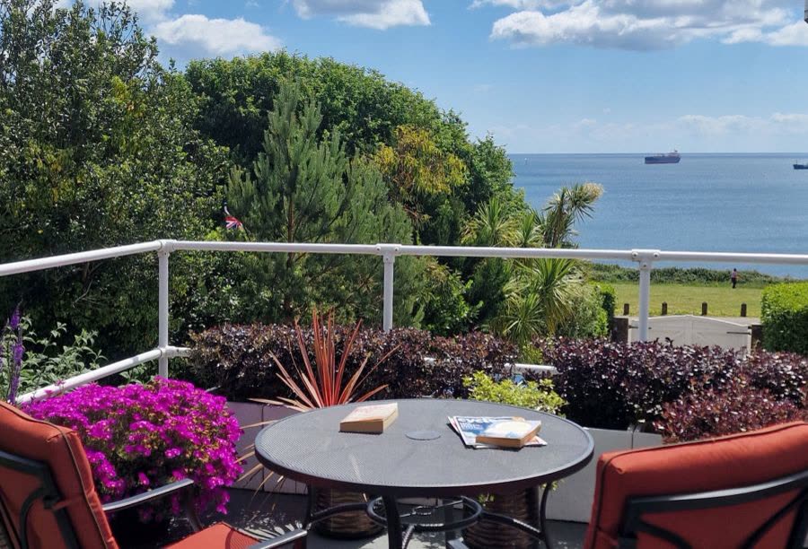 A sunny day on the terrace with a view onto the horizon beyond